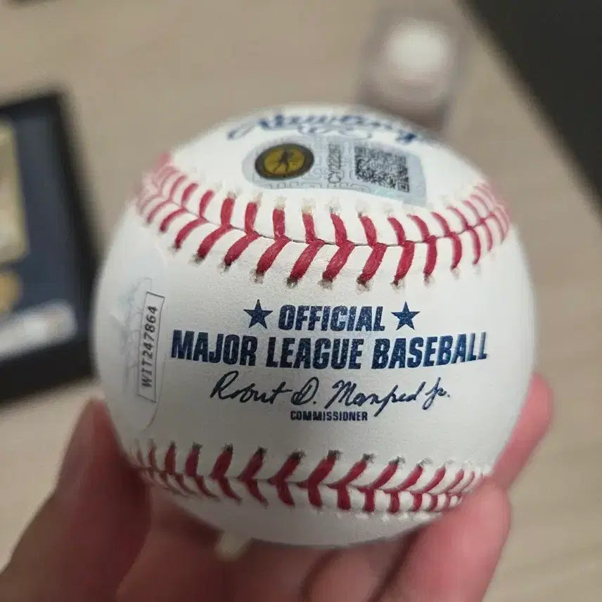 [BUNJANG] Christian Yelich Signed Baseball + Topps Card Set (2018 NL MVP) / MLB 크리스티안 옐리치 친필 사인볼 + Topps 카드 세트
