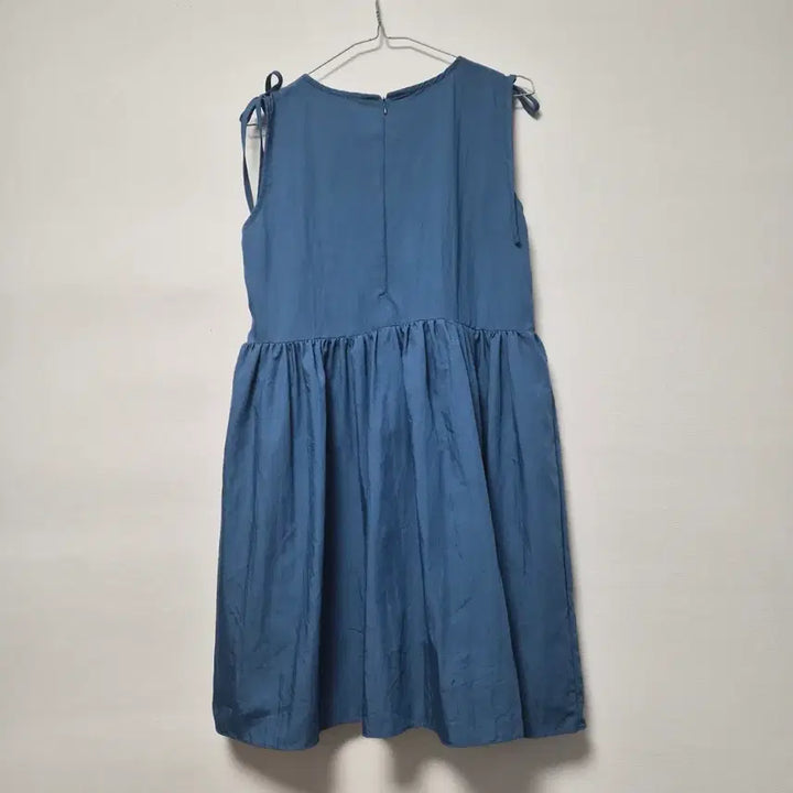 [BUNJANG] Blue Sleeveless Midi Dress with Shirring Detail and Ribbon Strap / 블루 민소매원피스