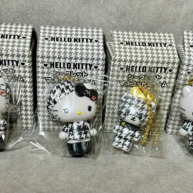 [BUNJANG] Sanrio Hello Kitty 51st Anniversary Monokuro Mascot Charm Keychain Bundle Set (4 types) / 일괄 산리오 헬로키티 51주년 생일 모노쿠로 마스코트 참 키링 4종