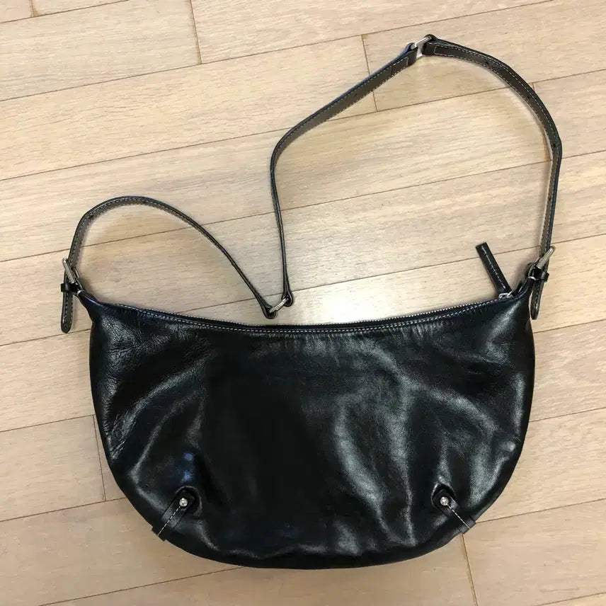 [SOLD OUT] 마뗑킴 가방~지퍼 라운드 숄더백~소가죽~크로백가능