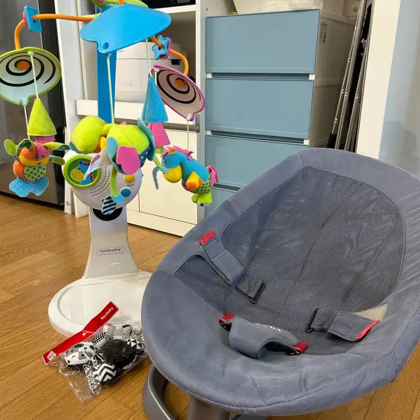 [BUNJANG] MBABY Nuna Bouncer with Black &amp; White and Color Mobiles / MBABY 모빌 +아기 뉴나 바운서 흑백 색깔인형 포함