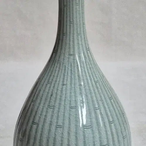 [BUNJANG] Celadon Vase with Relief Bamboo Motif by Artist / [작가 수결 완품] 청자 양각죽절문 작품 도자기 병