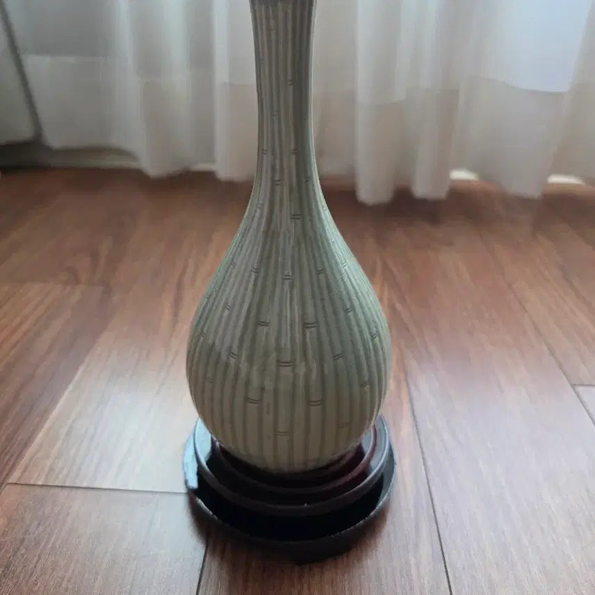 [BUNJANG] Celadon Vase with Relief Bamboo Motif by Artist / [작가 수결 완품] 청자 양각죽절문 작품 도자기 병