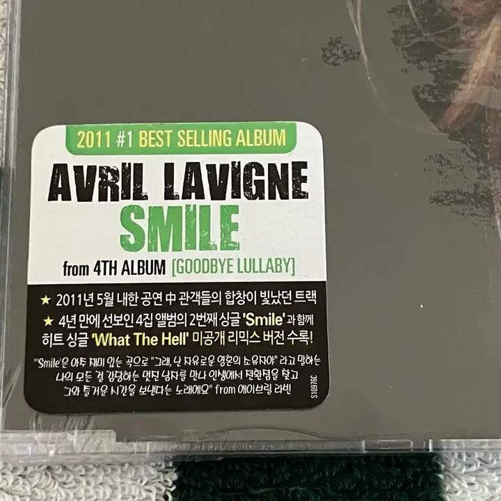 [BUNJANG] Avril Lavigne Smile Single Album Licensed First Press Unsealed CD / 에이브릴라빈 Smile 싱글 앨범 라이센스 초판 미개봉 CD