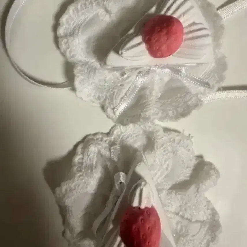 [BUNJANG] Heartmade Nuistrawberrycake Hat Doll Clothes Accessories / 하트메이드 누이딸기케이크모자 인형솜옷장로제트탑꾸악세서리잡화
