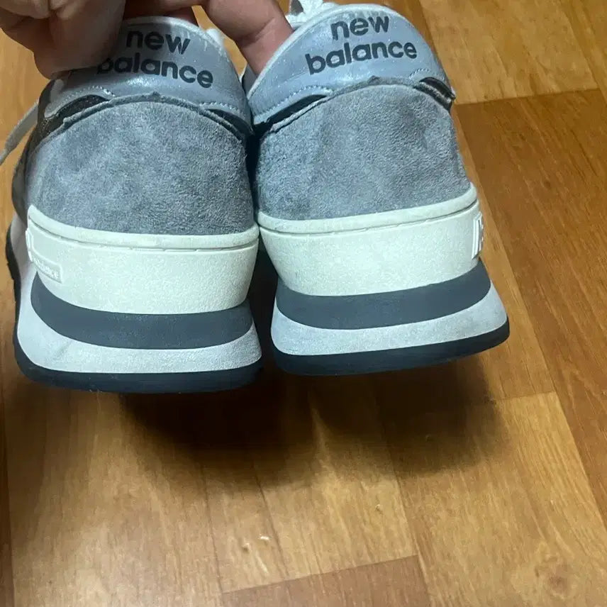 [SOLD OUT] 뉴발란스 990v1 메이드 인 USA 그레이 화이트(270) 혀