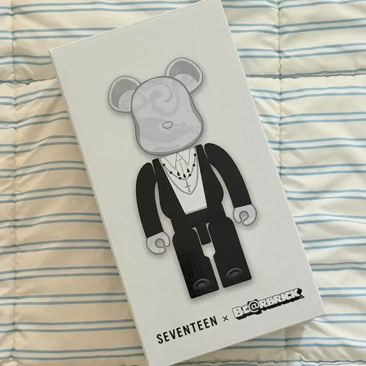 [BUNJANG] SEVENTEEN Wonwoo Bearbrick 400% (Photocard Included) / 세븐틴 베어브릭 원우 400% 포카 포함