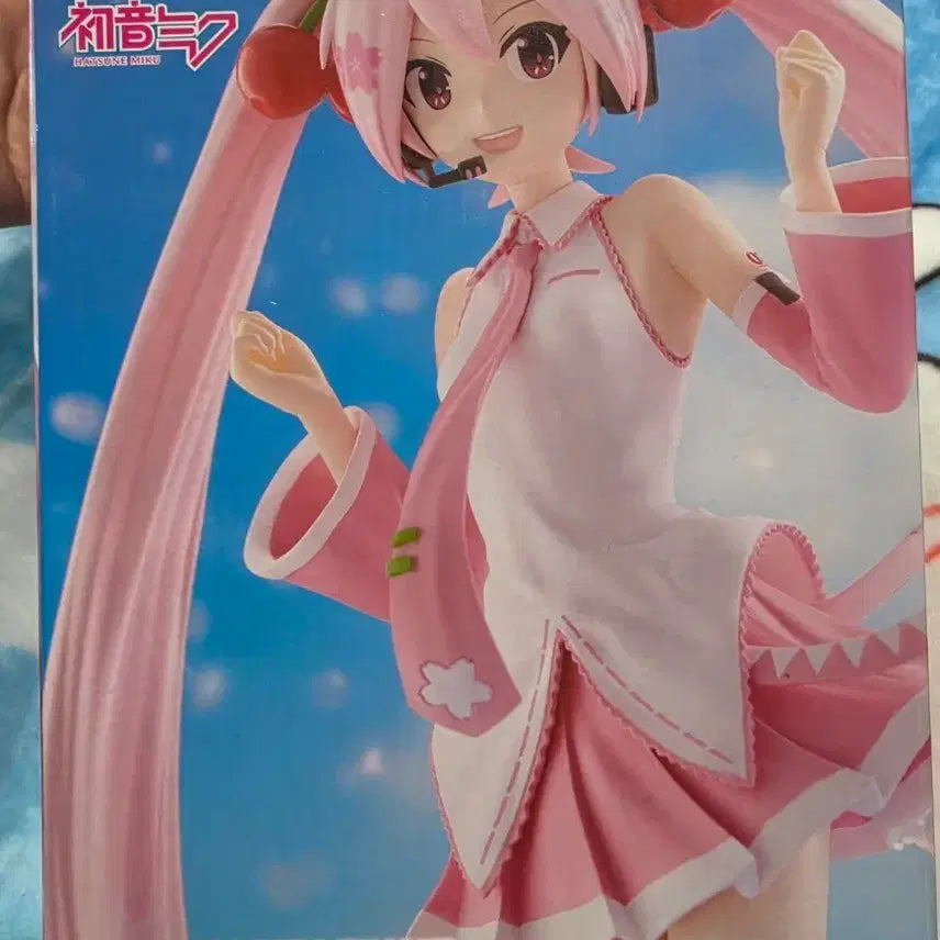[BUNJANG] Hatsune Miku Sakura Figure BANPRESTO EVOLVE (Sealed) / [미개봉]하츠네 미쿠 사쿠라 피규어 BANPRESTO EVOLVE