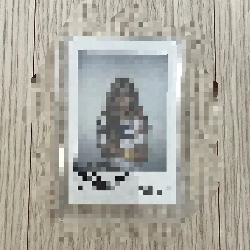 [BUNJANG] Uchild (언차일드) Ha Eun (하은) Blond Wink Signed Polaroid / Uchild 언차일드 하은 금발 윙크 싸인 폴라로이드 판매
