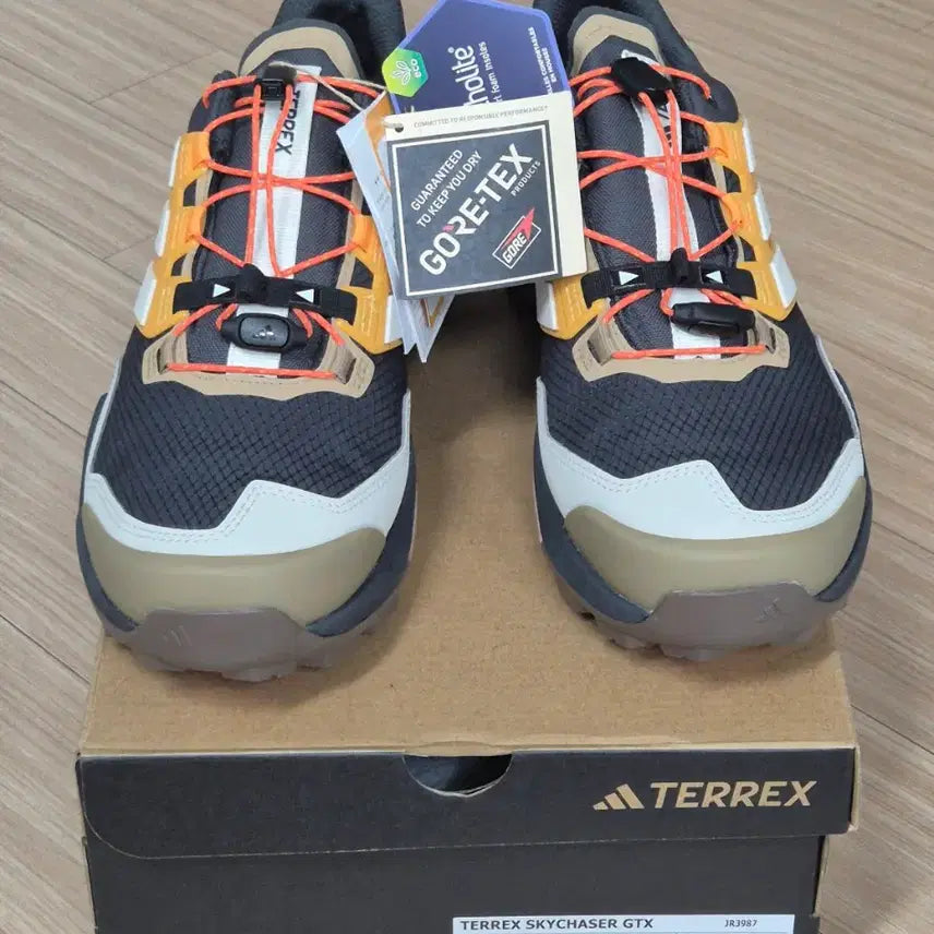 [BUNJANG] Adidas Terrex Skychaser Gore-Tex Hiking Shoes 265mm / 아디다스 테렉스 스카이체이서 고어텍스  265