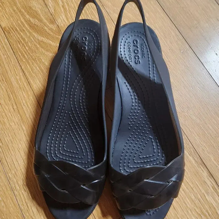 [SOLD OUT] 크록스 이사벨라 W8