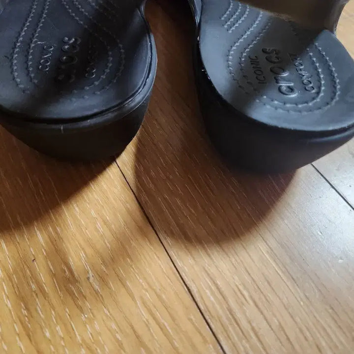 [SOLD OUT] 크록스 이사벨라 W8