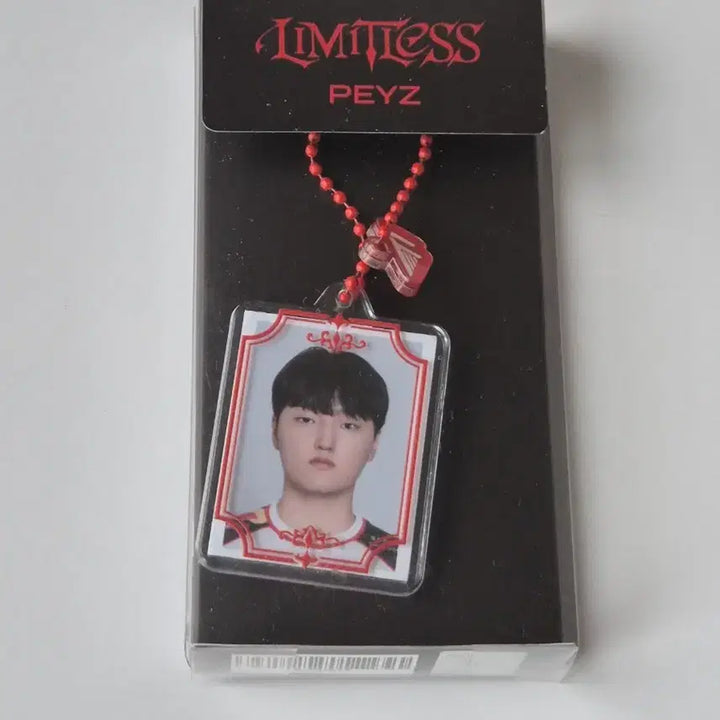 [BUNJANG] T1 "Phase" ID Photo Acrylic Keychain / T1 티원 증명사진 증사 키링 ID keychain 페이즈 peyz