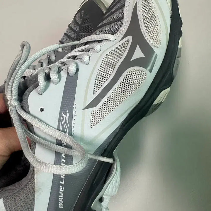 [BUNJANG] Mizuno Wave Lightning Z3 Badminton Shoes - Gray, 255mm / 미즈노 웨이브 라이트닝 z3 그레이 255