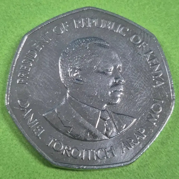 [BUNJANG] 1985 Kenya 5 Shilling Coin / [대형]1985 케냐 5실링 동전 M3234