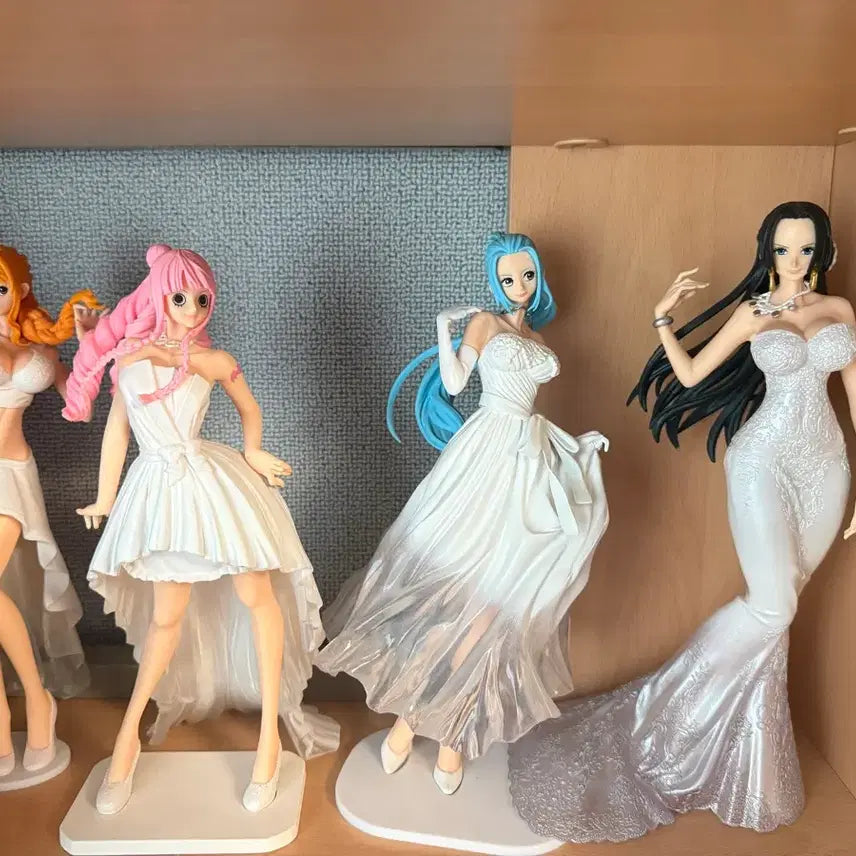 [BUNJANG] One Piece Wedding Dress Figures 4-Piece Bundle Set (Opened, Good Condition) / (급처)원피스 피규어 웨딩드레스 4종 세트 일괄(개봉양품)