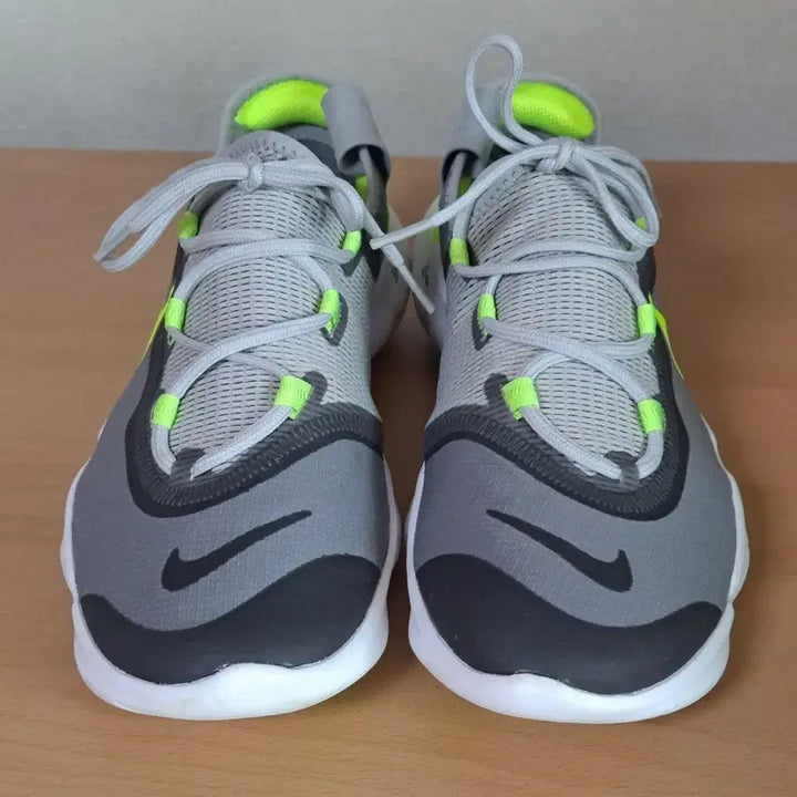 [BUNJANG] Nike Free Run 5.0 2020 Fluorescent Running and Training Shoes (280mm) / 나이키 280 프리런5.0 2020 형광 런닝화 헬스화