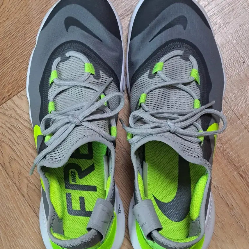 [BUNJANG] Nike Free Run 5.0 2020 Fluorescent Running and Training Shoes (280mm) / 나이키 280 프리런5.0 2020 형광 런닝화 헬스화