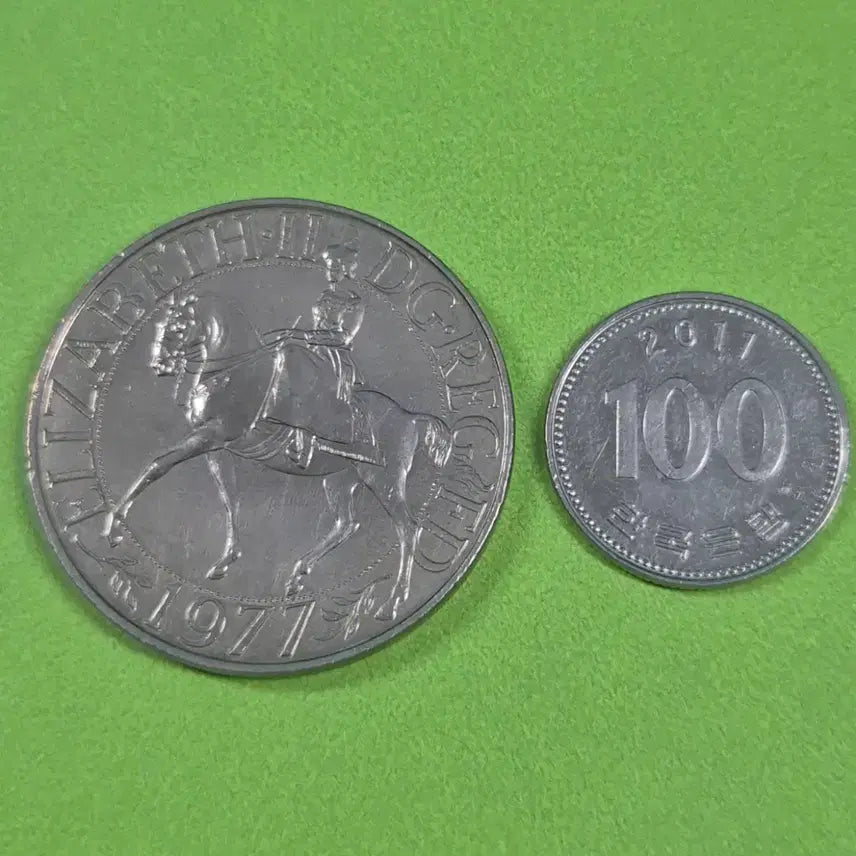[BUNJANG] 1977 United Kingdom Silver Jubilee Commemorative Coin (Large) / [대형] 1977년 영국 실버주빌리 기념 주화 M3249