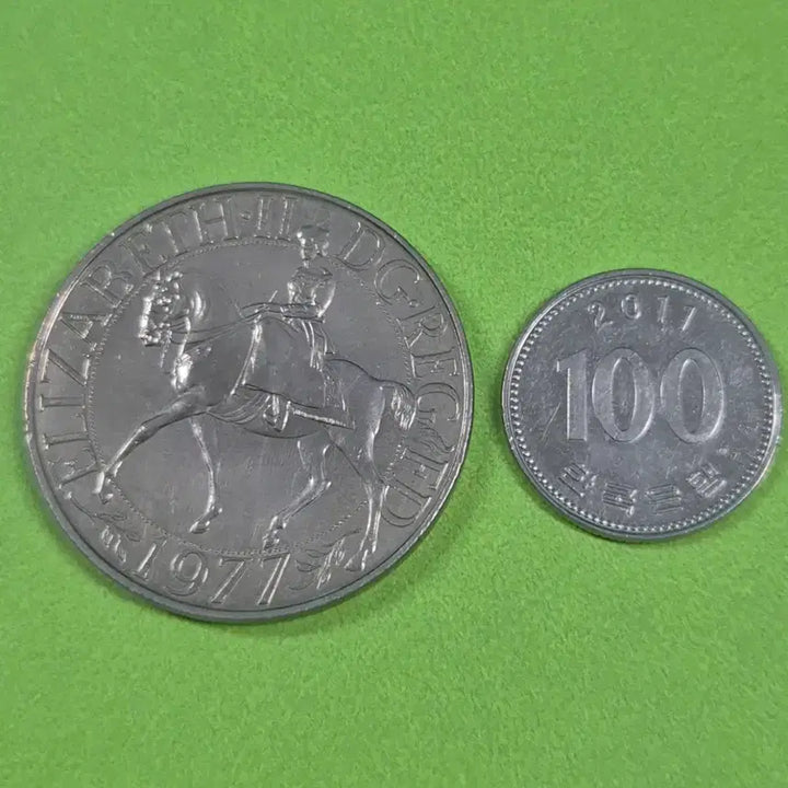 [BUNJANG] 1977 United Kingdom Silver Jubilee Commemorative Coin (Large) / [대형] 1977년 영국 실버주빌리 기념 주화 M3249