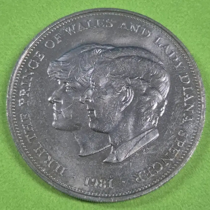 [BUNJANG] 1981 United Kingdom Royal Wedding Commemorative Coin - Princess Diana Large Size / [대형] 1981년 영국 다이애나비 결혼기념 주화M3250