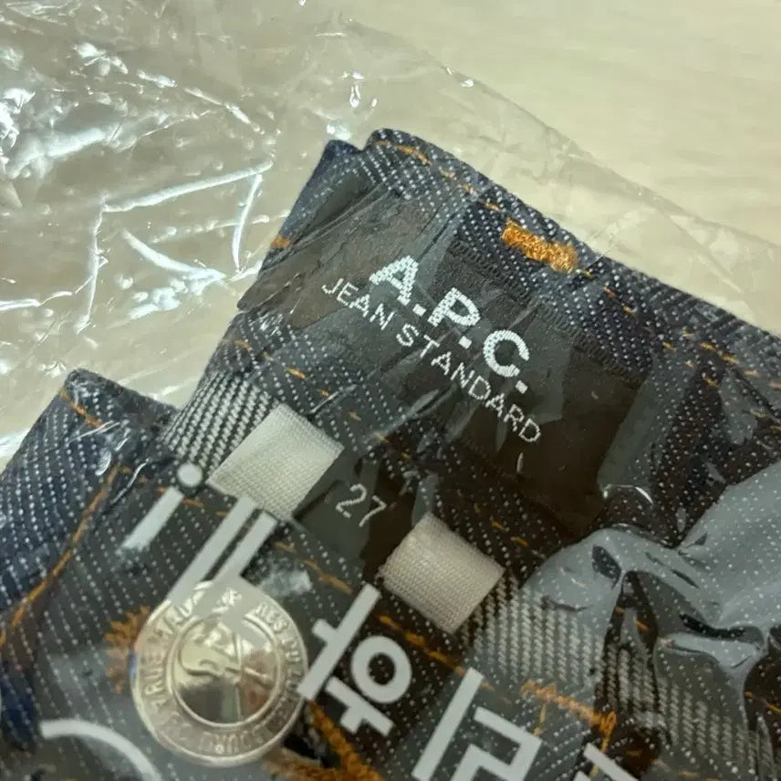 [SOLD OUT] 새상품 A.P.C. 브랜드의 데님 팬츠