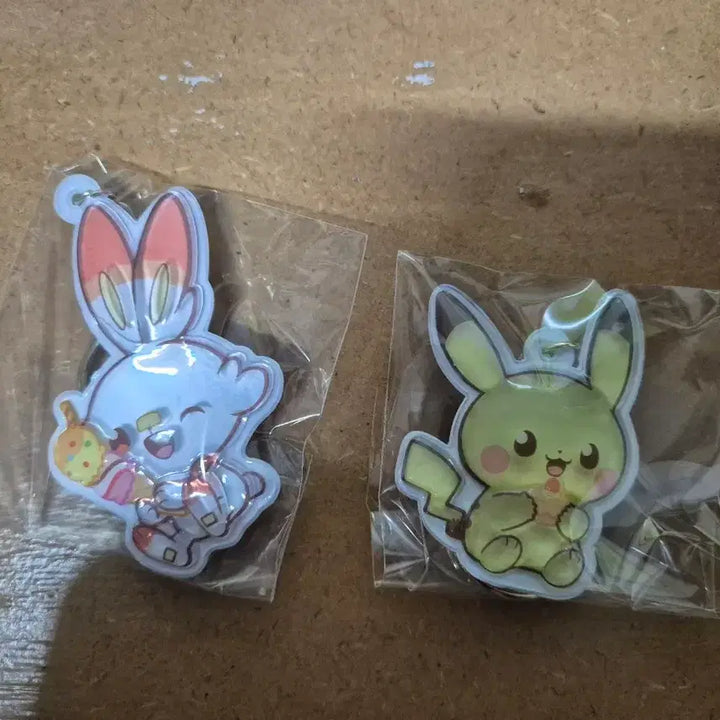 [BUNJANG] Pokemon Pokepi-s Candy Bonbon Mirror Charm Set (Bunny &amp; Pikachu) / 포켓몬 포켓피스 캔디봉봉 미러 거울 염버니.피카츄 키링 굿즈