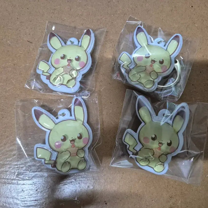 [BUNJANG] Pokemon Pokepi-s Candy Bonbon Mirror Charm Set (Bunny &amp; Pikachu) / 포켓몬 포켓피스 캔디봉봉 미러 거울 염버니.피카츄 키링 굿즈