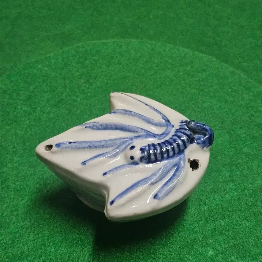[BUNJANG] Joseon Dynasty Style Celadon Porcelain Cicada Inkstone Water Dropper / 청화백자 나뭇잎 매미 연적 (서예용품/인테리어 소품)