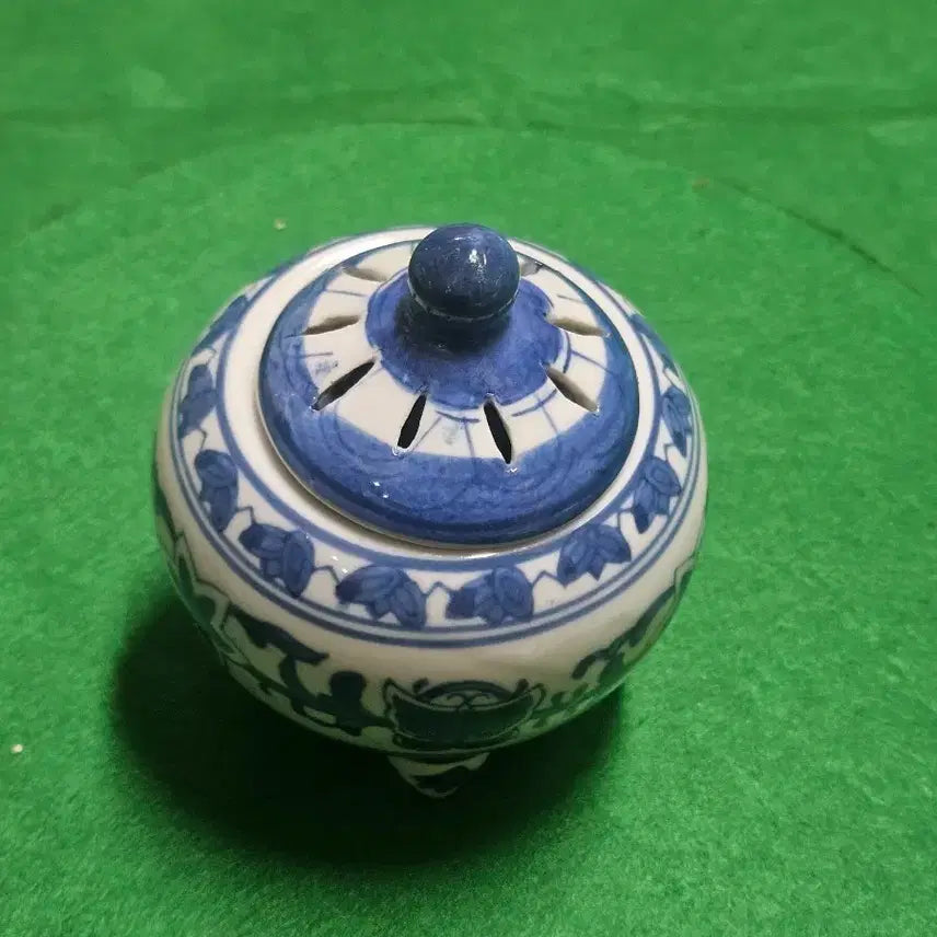[SOLD OUT] 청화백자 투각 삼족 향로 (실측 크기 포함)