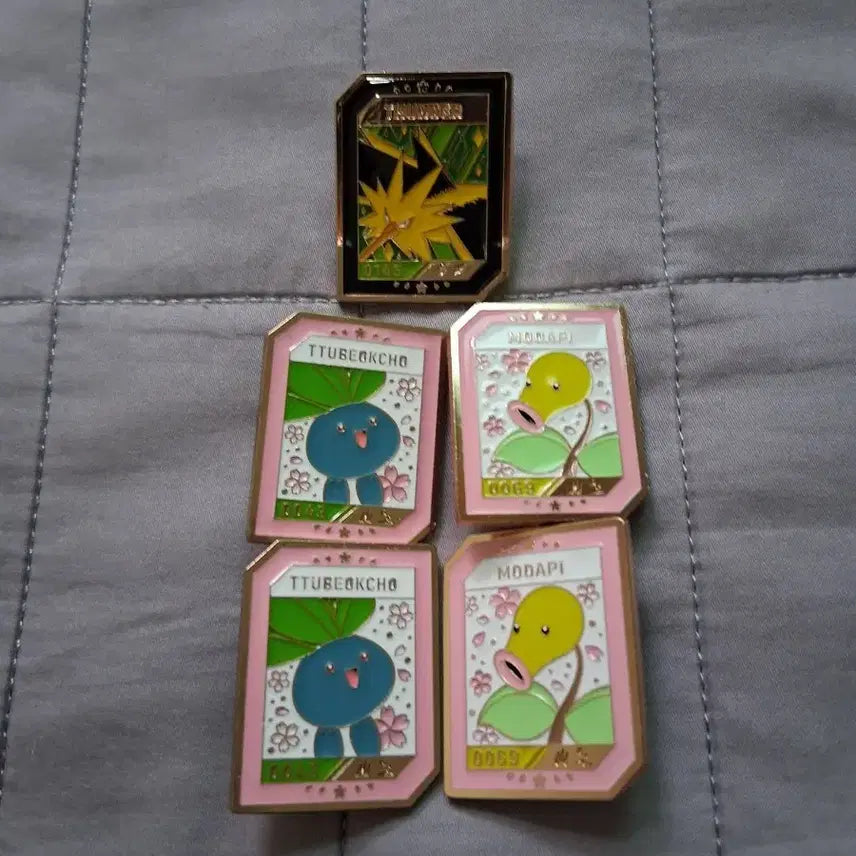 [BUNJANG] 2025 Isaac Toast Pokemon Pins Bundle (Zapdos, Bellsprout, Koffing) / 이삭토스트 포켓몬스터 뱃지 썬더 뚜벅초 모다피 일괄