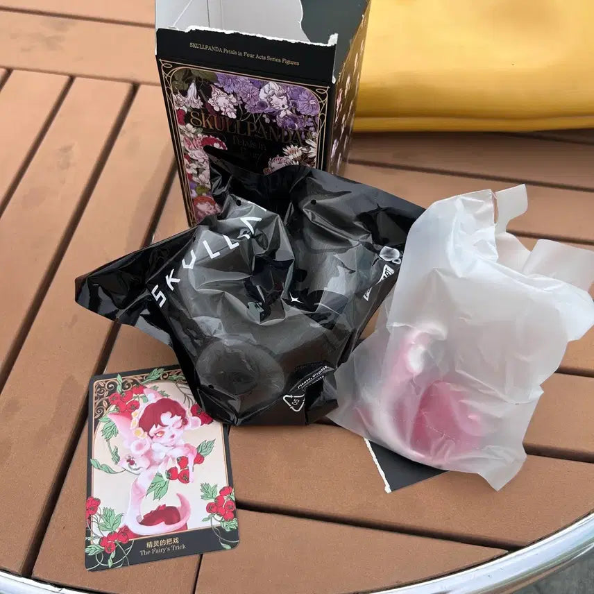 [SOLD OUT] 미개봉  풀박 정품 팝마트 스컬판다 꽃잎의 4막 피규어