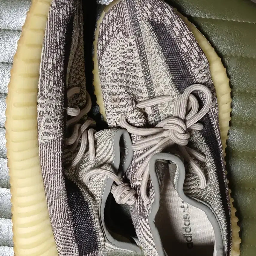 [BUNJANG] Adidas Yeezy Boost 350 V2 Zebra / 아디다스 이지부스트 350 V2 지브라