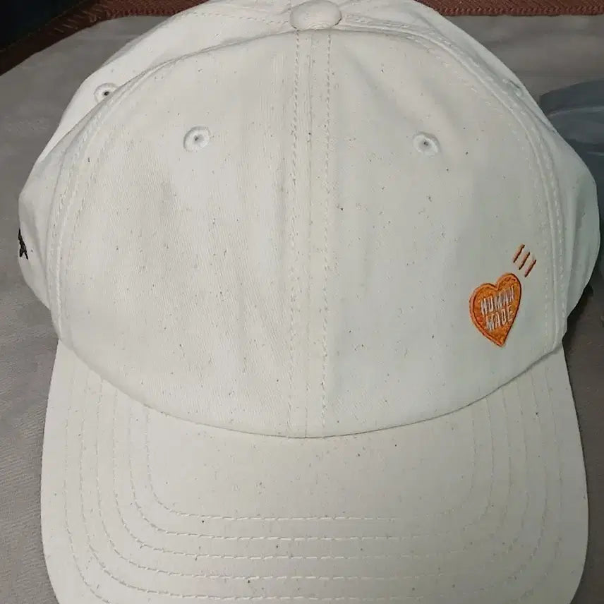 [BUNJANG] Human Made Shibuya White Heart Logo Ball Cap / 휴먼메이드 시부야 화이트 하트 로고 볼캡