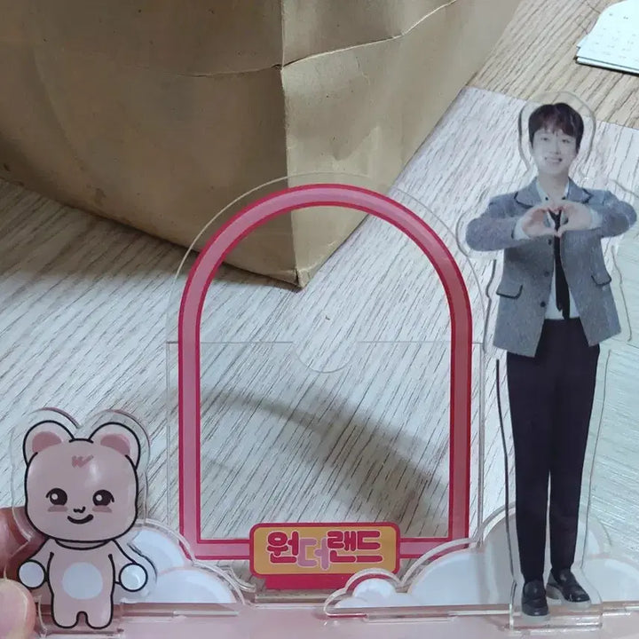 [BUNJANG] Lee Chan Won Wonderland Pop-Up Acrylic Calendar / 이찬원 원더랜드 팝업 아크릴 캘린더