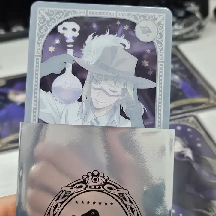 [BUNJANG] Twisted Wonderland Luke Silhouette Card Set / 트위스테 루크 비주얼 카드 기숙사복 운동복 교복 실험복 식전복 세트
