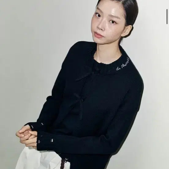 [BUNJANG] La Fiaf Embroidered Detail Cut-out Hem Vest Cardigan / 라삐아프 베스트 가디건