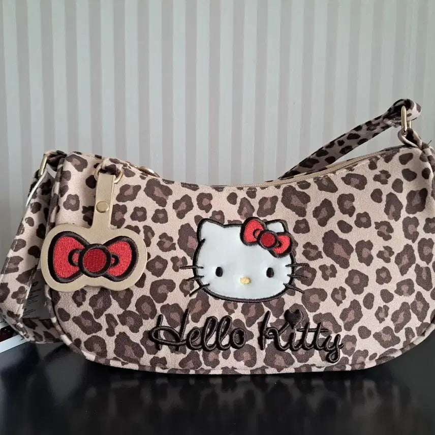 [BUNJANG] Sanrio Hello Kitty Tanning Leopard Mini Hobo Bag / 산리오 헬로키티 태닝 호피 레오파드 미니 호보백 가방 새상품