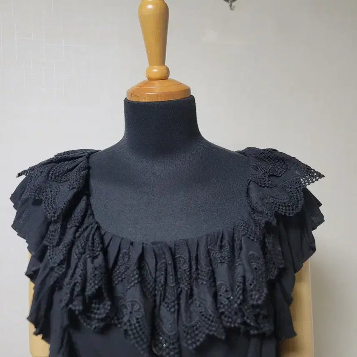 [BUNJANG] Egoist Frill Blouse Size 66 / 에고이스트 블라우스 66
