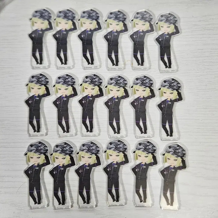 [BUNJANG] Twisted Wonderland Luke Expelled From Wonderland Acrylic Stand (Sports Uniform) / 트위스테 루크 아크릴 스탠드 운동복