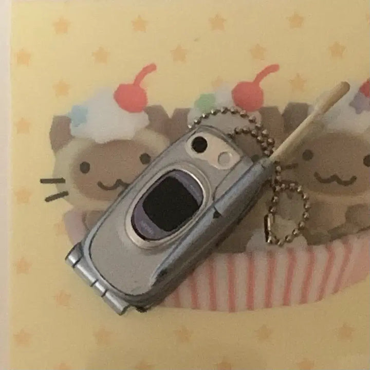[BUNJANG] Silver Folder Phone Charm / 실버 폴더폰 볼체인 가챠 가라케 올드폰 휴대폰 가챠