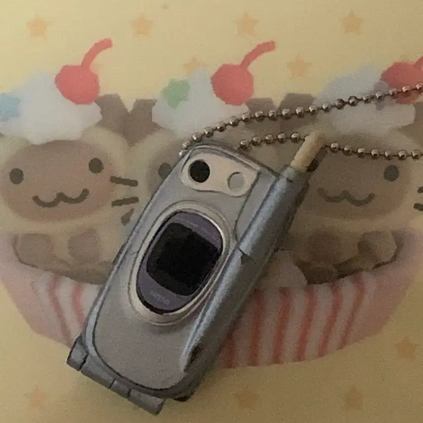 [BUNJANG] Silver Folder Phone Charm / 실버 폴더폰 볼체인 가챠 가라케 올드폰 휴대폰 가챠