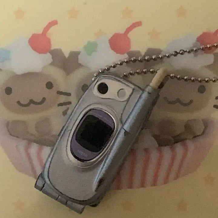 [BUNJANG] Silver Folder Phone Charm / 실버 폴더폰 볼체인 가챠 가라케 올드폰 휴대폰 가챠