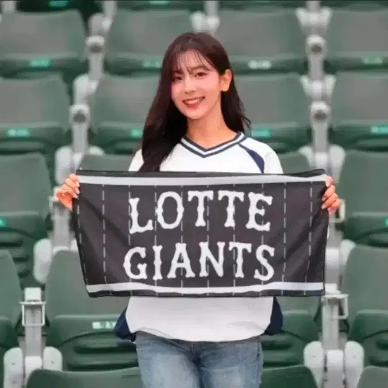[BUNJANG] Lotte Giants Official Politeru Cheering Towel (Sealed) / 롯데자이언츠 공식 폴리테루 응원 타올 (미개봉)