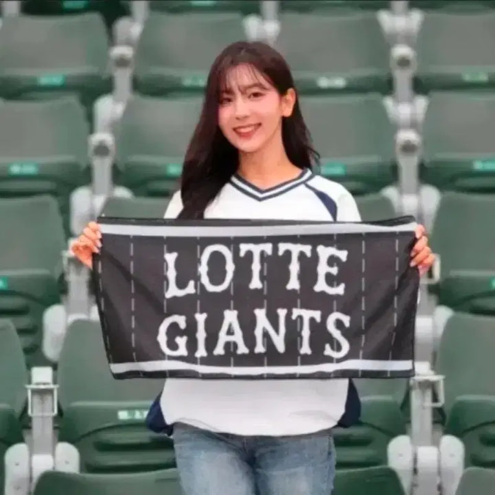 [BUNJANG] Lotte Giants Official Politeru Cheering Towel (Sealed) / 롯데자이언츠 공식 폴리테루 응원 타올 (미개봉)
