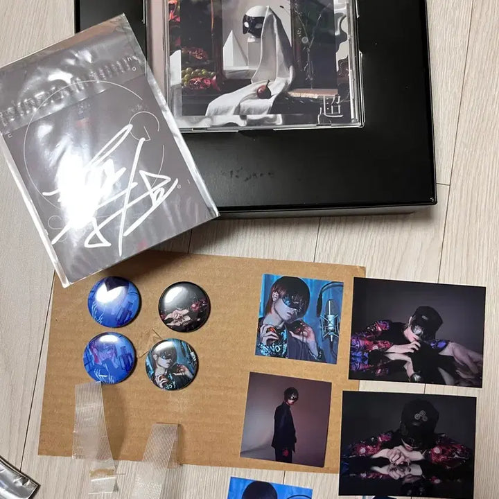 [BUNJANG] Utaite Chohaksaeng Autographed Postcard + Can Badge + Sticker + Album Set / 우타이테 초학생 친필 사인 엽서+캔뱃지+스티커+앨범 세트