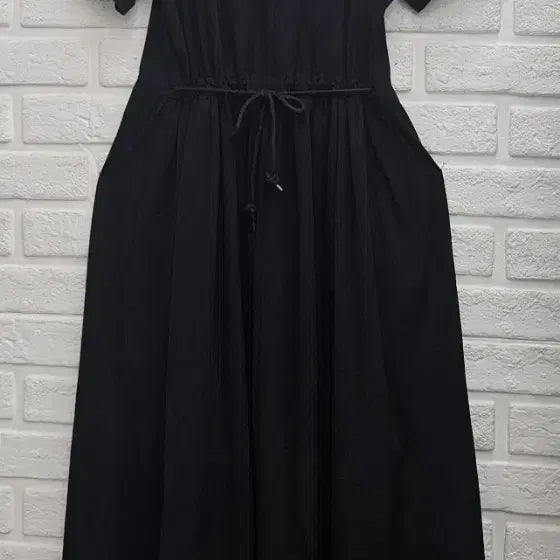 [SOLD OUT] A4581  블랙 퍼프소매 셔링 원피스