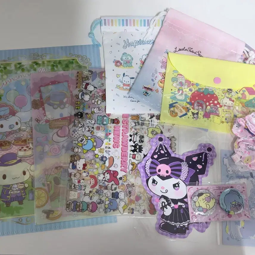 [BUNJANG] Sanrio Ichigo Shimbun Supplement Pouch Bundle / 산리오 이치고신문 부록 파우치 헬로키티 시나모롤 쿠로미 굿즈 일괄