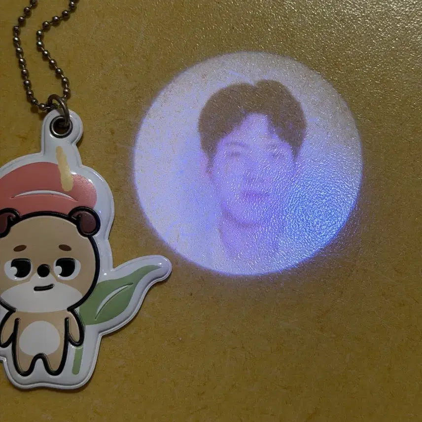 [BUNJANG] DAY6 Dowoon Light Keyring (Official MD) / 데이식스 도운 라이트 키링(오피셜 MD)