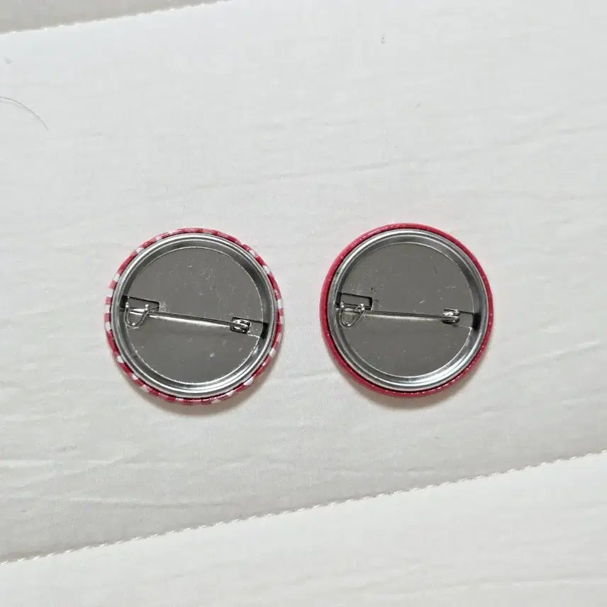 [BUNJANG] Hello Kitty Apple Cafe Can Badge Set (Bundle) / (일괄) 헬로키티 애플카페 캔뱃지 2개 세트